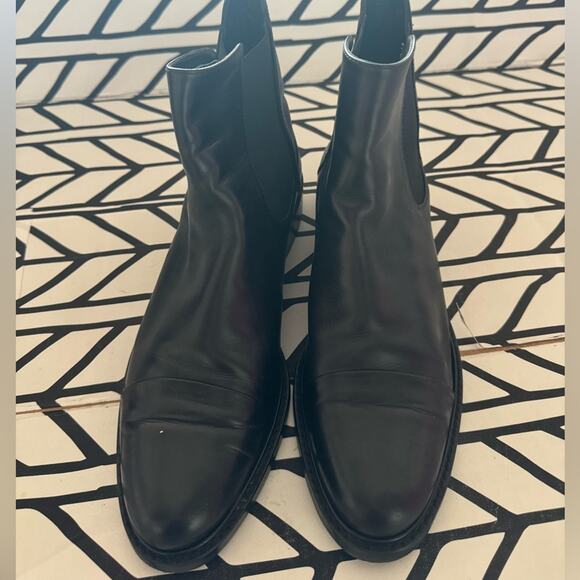 Stuart Weitzman Men’s Gobi black leather ankle boot size 10
